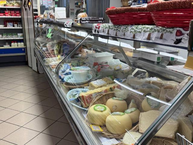 Locale Commerciale in vendita a Marche, Fermo