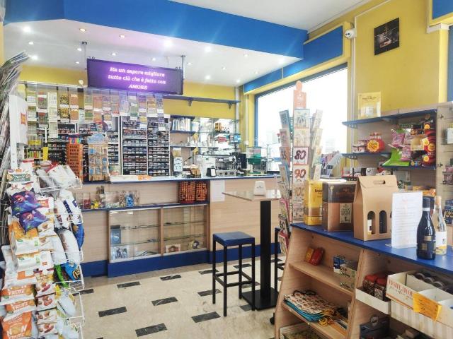 Locale Commerciale in vendita a Ortona, Abruzzo