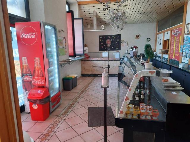 Locale Commerciale in vendita a Marche, Ancona
