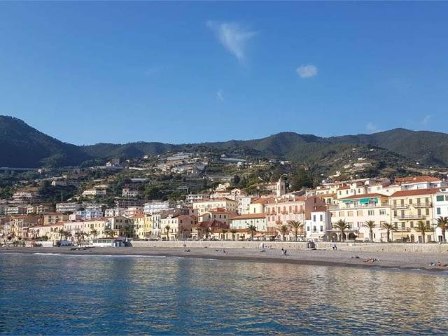 Locale Commerciale in vendita a Ospedaletti, Liguria
