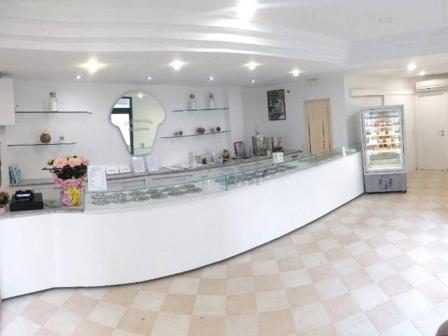 Locale Commerciale in vendita a Puglia, Brindisi