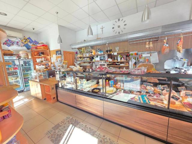 Locale Commerciale in vendita a Puglia, Brindisi