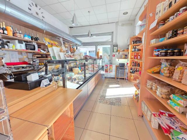 Locale Commerciale in vendita a Puglia, Brindisi