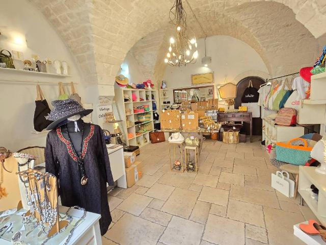 Locale Commerciale in vendita a Puglia, Brindisi