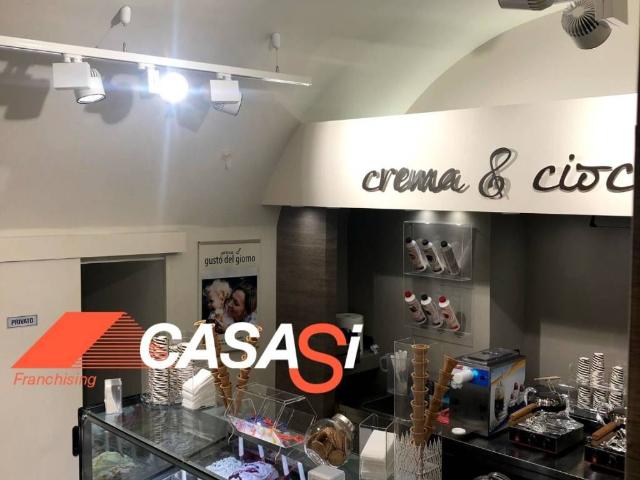Locale Commerciale in vendita a Puglia, Lecce