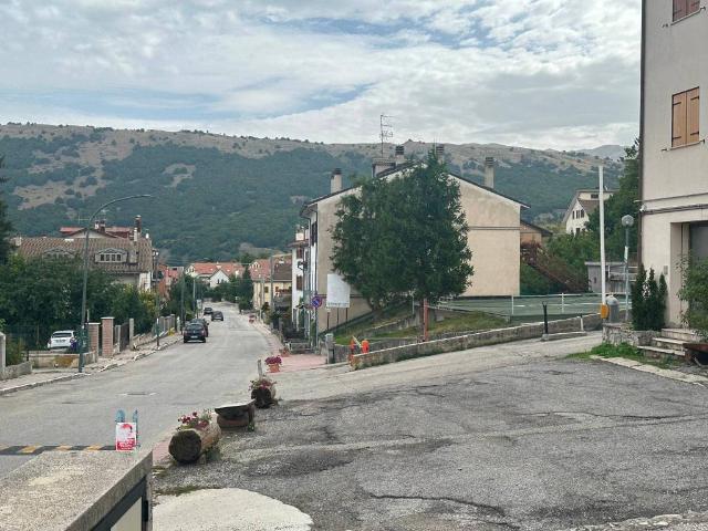 Locale Commerciale in vendita a Ovindoli, Abruzzo