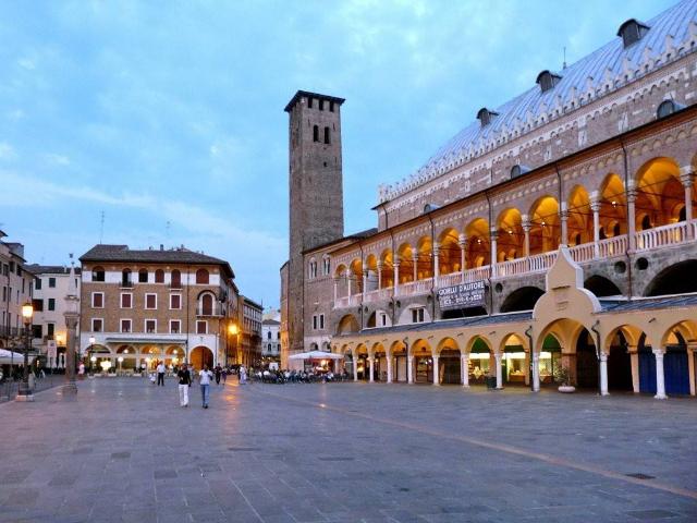 Locale Commerciale in vendita a San Giuseppe, Padova