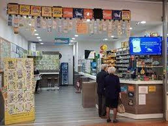 Locale Commerciale in vendita a Camin, Padova