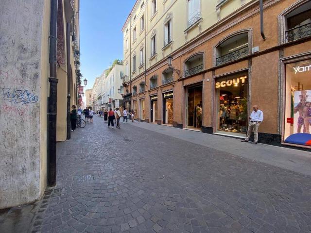 Locale Commerciale in vendita a San Giuseppe, Padova