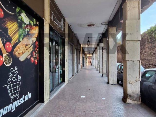 Locale Commerciale in vendita a Pagani, Campania