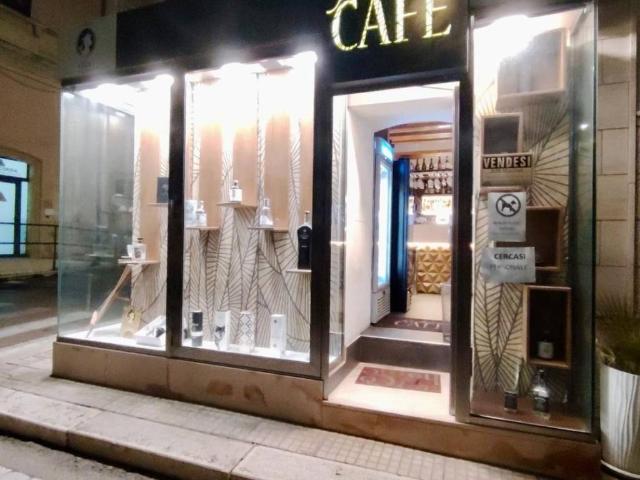 Locale Commerciale in vendita a Puglia, Taranto