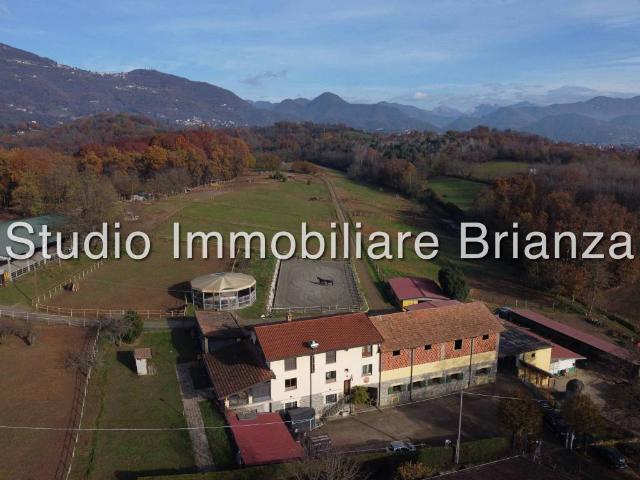 Locale Commerciale in vendita a Palazzago, Lombardia