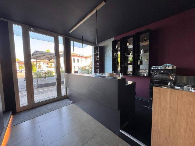 Locale Commerciale in vendita a San Rocco, Palazzolo Sull'oglio