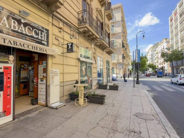 Locale Commerciale in vendita a VIII Circoscrizione, Palermo