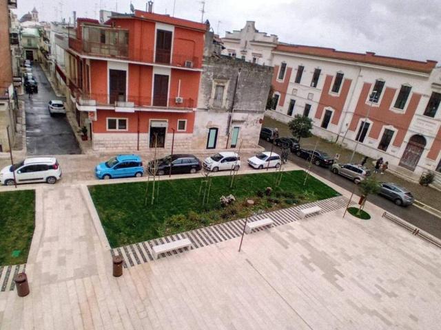 Locale Commerciale in vendita a Puglia, Bari