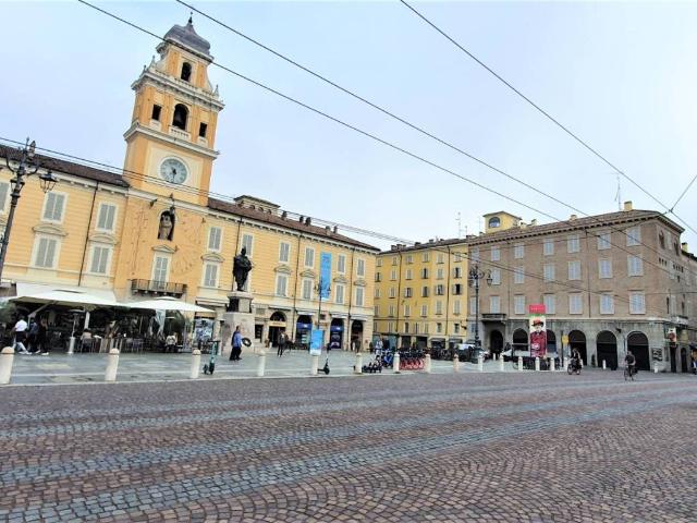 Locale Commerciale in vendita a Parma Centro, Sorbolo
