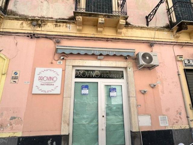 Locale Commerciale in vendita a Paternò, Sicilia