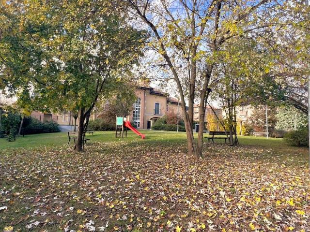 Locale Commerciale in vendita a Vallone, Pavia