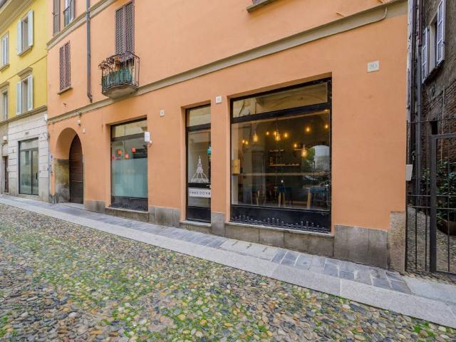 Locale Commerciale in vendita a Borgo Ticino, Pavia