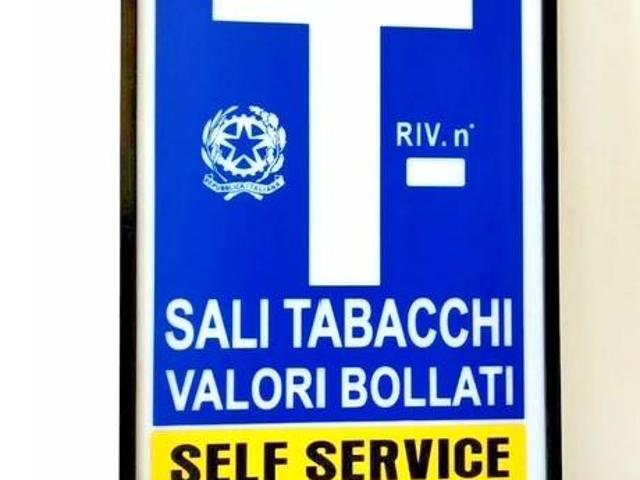 Locale Commerciale in vendita a Vallone, Pavia