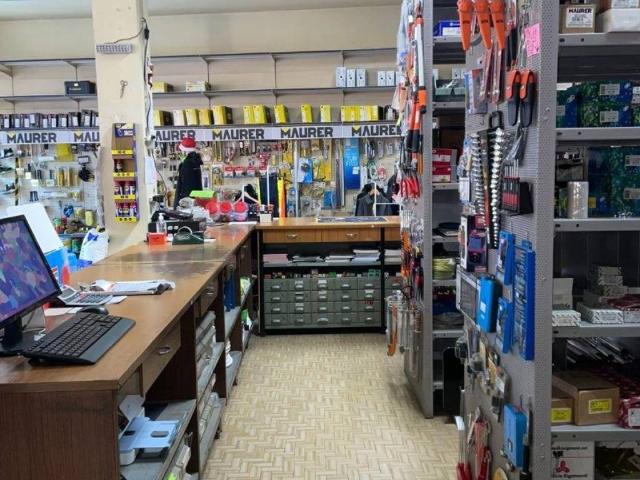 Locale Commerciale in vendita a Pavia, Lombardia