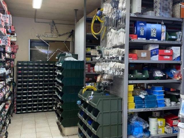 Locale Commerciale in vendita a Pavia, Lombardia