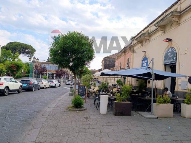 Locale Commerciale in vendita a Pedara, Sicilia
