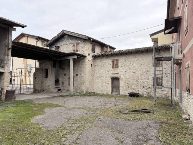 Locale Commerciale in vendita a Fonte, Pederobba