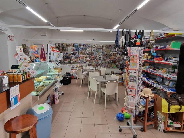 Locale Commerciale in vendita a Cenerente, Umbria