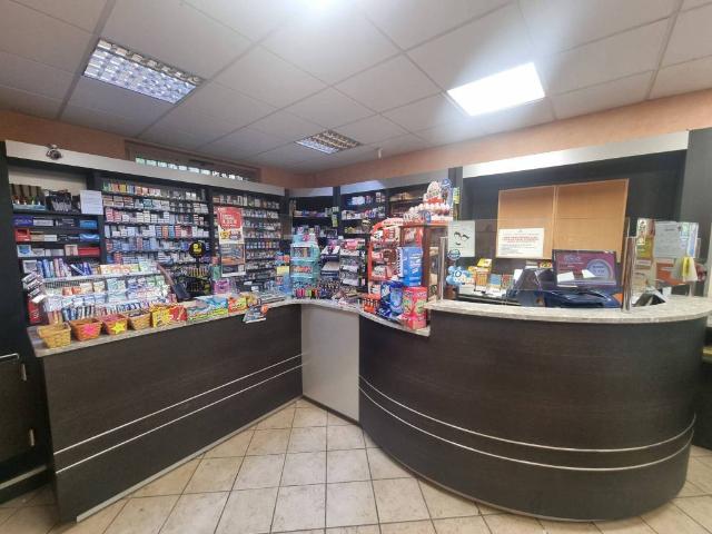 Locale Commerciale in vendita a Cenerente, Umbria