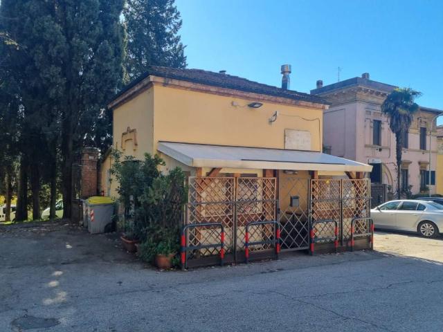 Locale Commerciale in vendita a Sant'Erminio, Cenerente