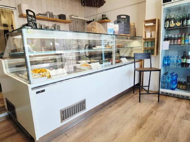 Locale Commerciale in vendita a Loreto, Marche