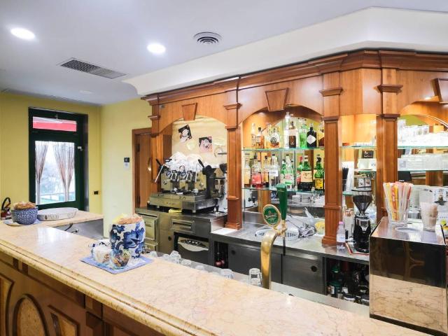 Locale Commerciale in vendita a Marche, Pesaro E Urbino