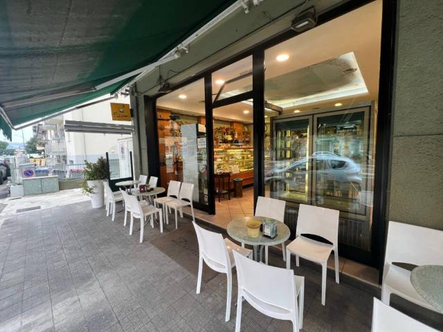 Locale Commerciale in vendita a Marche, Pesaro E Urbino