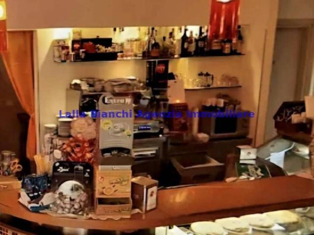 Locale Commerciale in vendita a Marche, Pesaro E Urbino
