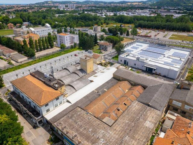 Locale Commerciale in vendita a Vismara, Marche