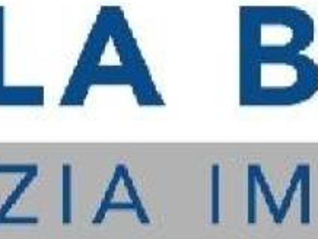 Locale Commerciale in vendita a Calcinari, Marche