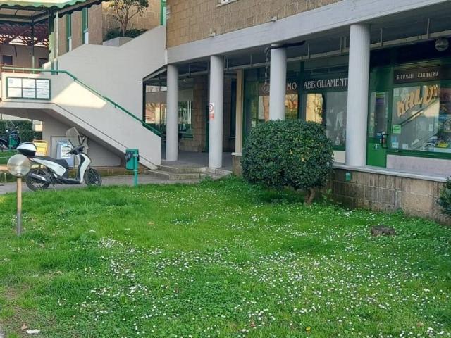 Locale Commerciale in vendita a Marche, Pesaro E Urbino