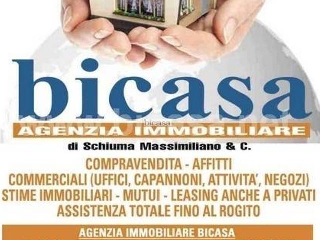 Locale Commerciale in vendita a Miralfiore, Marche