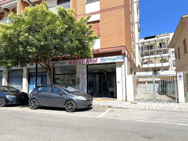 Locale Commerciale in vendita a Pescara, Abruzzo