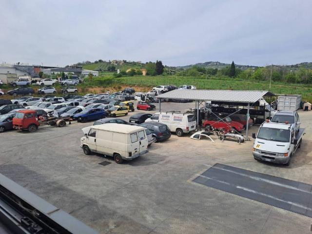 Locale Commerciale in vendita a Pescara, Abruzzo