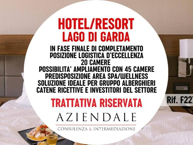 Locale Commerciale in vendita a Peschiera del Garda, Verona