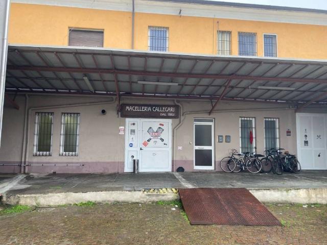 Locale Commerciale in vendita a Barriera Milano, Piacenza