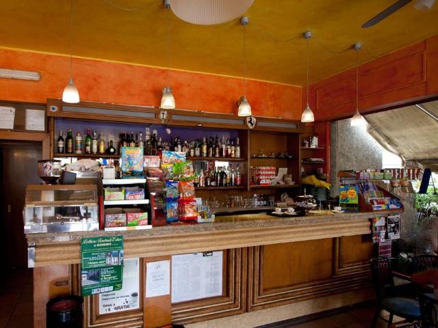 Locale Commerciale in vendita a Piacenza, Reggio Emilia