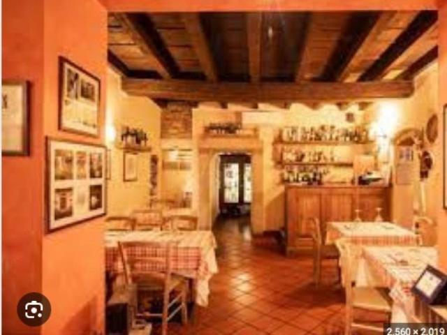 Locale Commerciale in vendita a Piacenza, Reggio Emilia