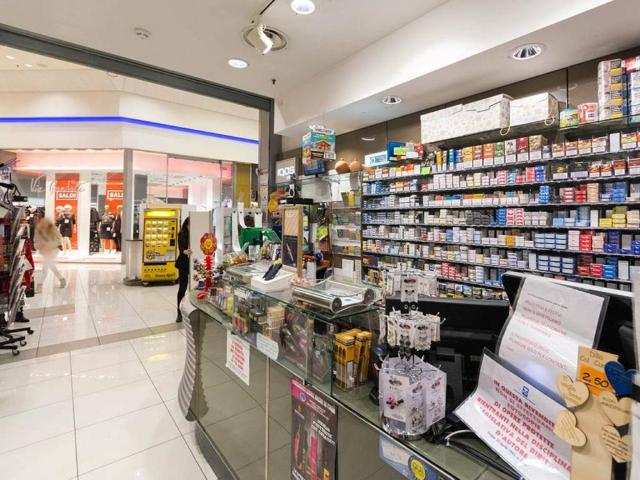 Locale Commerciale in vendita a Piacenza, Reggio Emilia