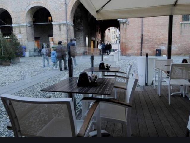Locale Commerciale in vendita a Piacenza, Reggio Emilia