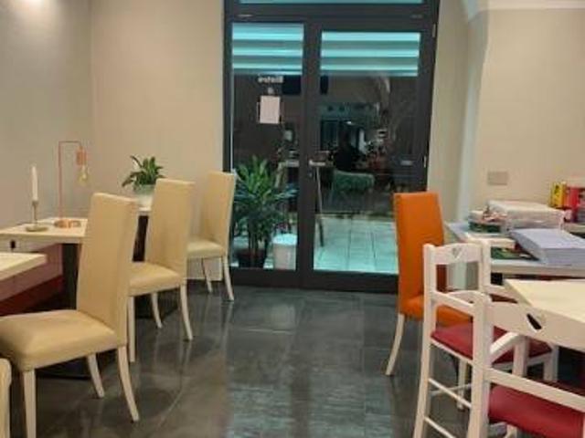 Locale Commerciale in vendita a Pietra Ligure, Liguria
