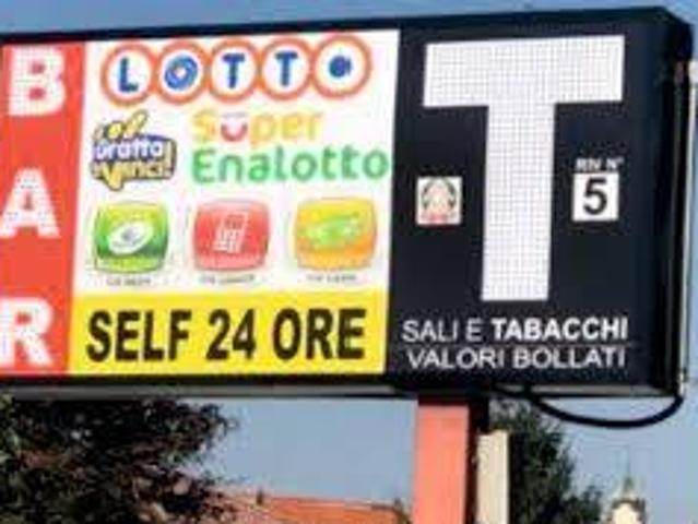 Locale Commerciale in vendita a Porta a Terra, Piombino