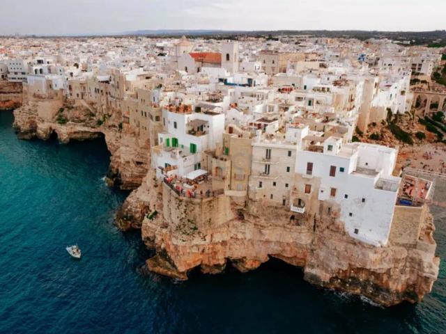Locale Commerciale in vendita a Pozziglioni, Puglia